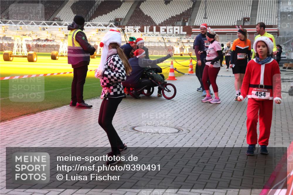 07.12.2025 - St. Pauli X-Mass-Run No. 15 Luisa Fischer http://msf.ph/oto/9390491 07.12.2025 12:14:48 Ziel 364, 1037, 15, 454, 444, 445, 451, 454, 457, 2274, 3690, 3693 meine-sportfotos.de