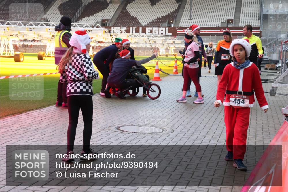 07.12.2025 - St. Pauli X-Mass-Run No. 15 Luisa Fischer http://msf.ph/oto/9390494 07.12.2025 12:14:48 Ziel 063, 1037, 15, 454, 444, 445, 451, 454, 457, 2274, 3690, 3693 meine-sportfotos.de