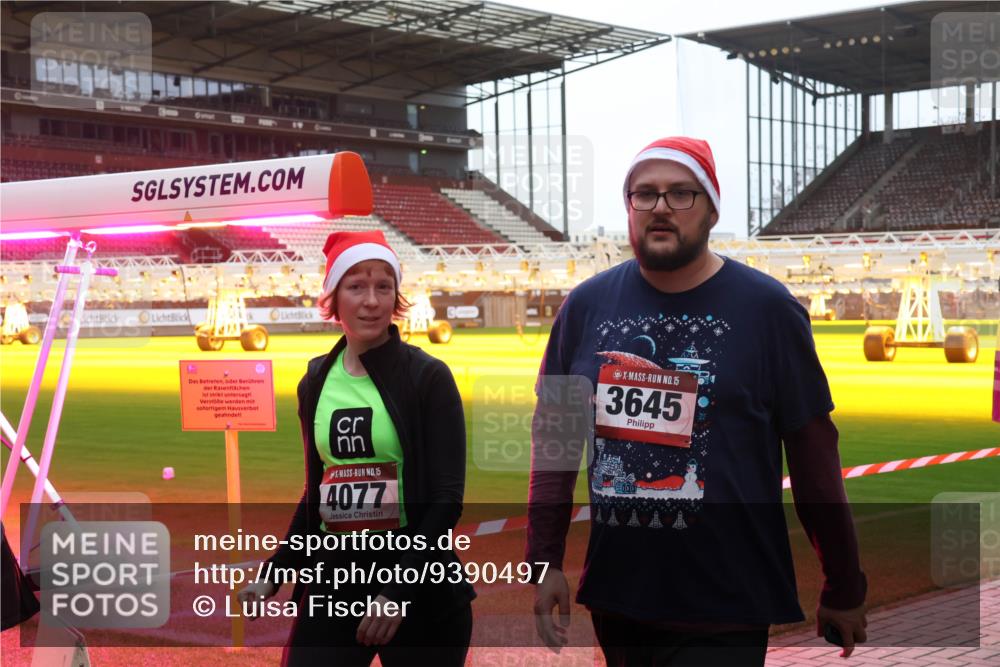 07.12.2025 - St. Pauli X-Mass-Run No. 15 Luisa Fischer http://msf.ph/oto/9390497 07.12.2025 12:15:02 Ziel 15, 4077, 15, 3645, 444, 445, 451, 454, 457, 3690, 3693 meine-sportfotos.de