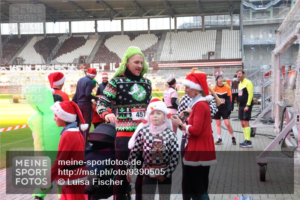 07.12.2025 - St. Pauli X-Mass-Run No. 15 Luisa Fischer http://msf.ph/oto/9390505 07.12.2025 12:15:06 Ziel 457, 45, 444, 445, 451, 454, 457, 3690, 3693 meine-sportfotos.de