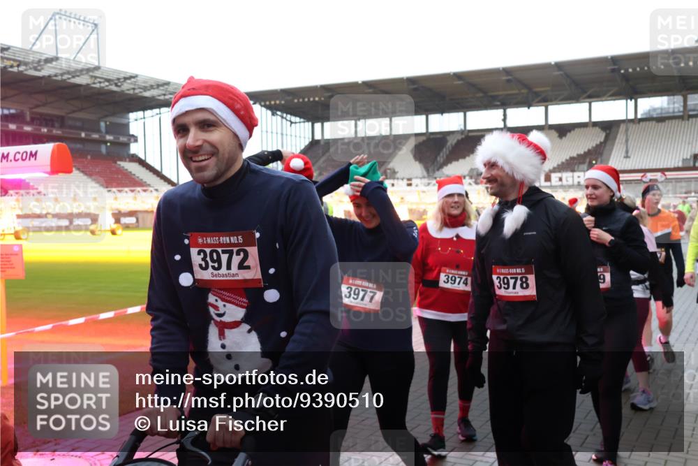 07.12.2025 - St. Pauli X-Mass-Run No. 15 Luisa Fischer http://msf.ph/oto/9390510 07.12.2025 12:15:29 Ziel 15, 3972, 3977, 3974, 15, 3978, 9, 3142, 3178, 3712 meine-sportfotos.de