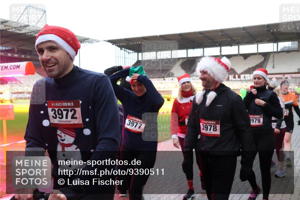 07.12.2025 - St. Pauli X-Mass-Run No. 15 Luisa Fischer http://msf.ph/oto/9390511 07.12.2025 12:15:29 Ziel 15, 3972, 3977, 3978, 979, 3142, 3178, 3712 meine-sportfotos.de