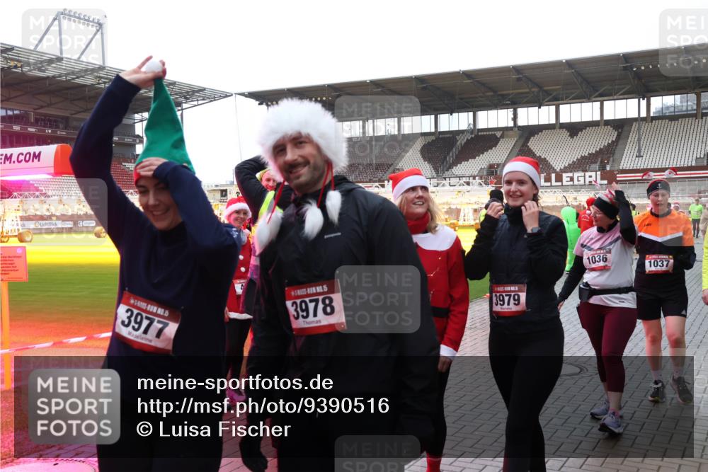07.12.2025 - St. Pauli X-Mass-Run No. 15 Luisa Fischer http://msf.ph/oto/9390516 07.12.2025 12:15:30 Ziel 1, 15, 3977, 15, 3978, 15, 3979, 1036, 1037, 3142, 3178, 3712 meine-sportfotos.de