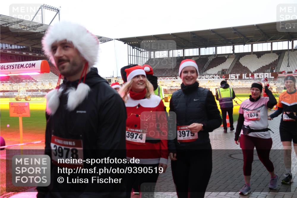 07.12.2025 - St. Pauli X-Mass-Run No. 15 Luisa Fischer http://msf.ph/oto/9390519 07.12.2025 12:15:31 Ziel 3978, 3974, 3975, 1036, 3142, 3178, 3712 meine-sportfotos.de