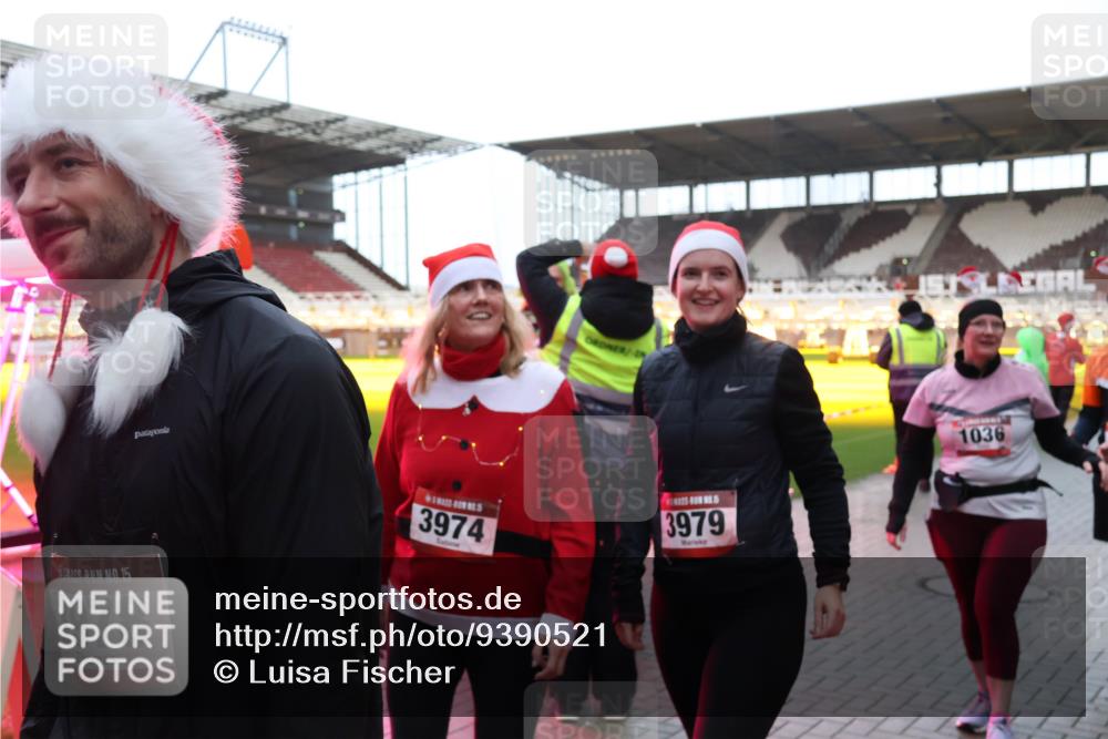 07.12.2025 - St. Pauli X-Mass-Run No. 15 Luisa Fischer http://msf.ph/oto/9390521 07.12.2025 12:15:31 Ziel 15, 3978, 3974, 3979, 1036, 3142, 3178, 3712 meine-sportfotos.de