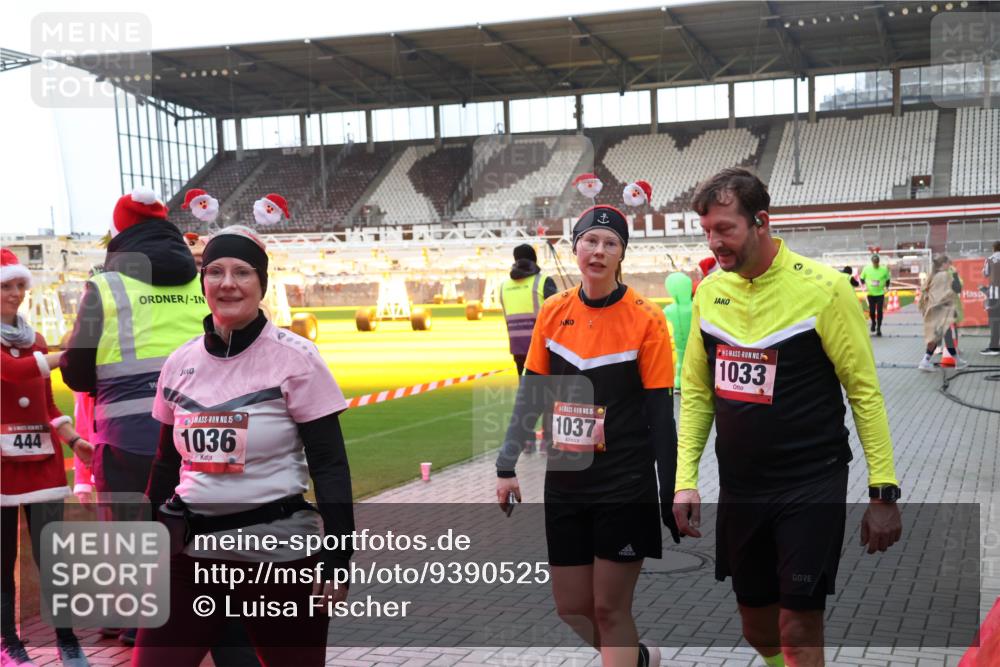 07.12.2025 - St. Pauli X-Mass-Run No. 15 Luisa Fischer http://msf.ph/oto/9390525 07.12.2025 12:15:33 Ziel 444, 15, 1036, 15, 1037, 1033, 3142, 3178, 3712 meine-sportfotos.de