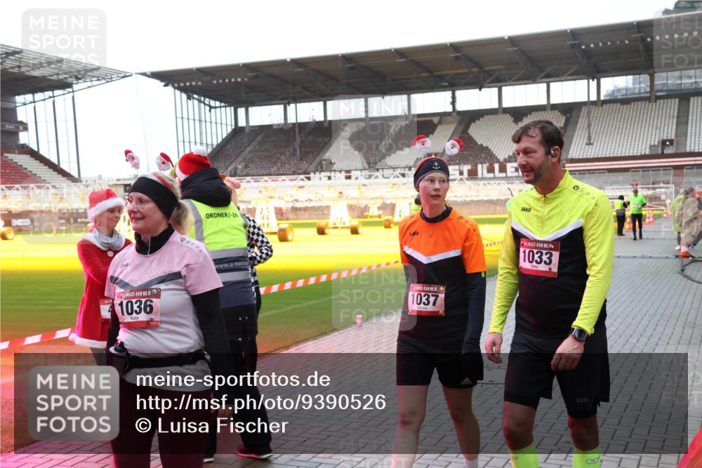 07.12.2025 - St. Pauli X-Mass-Run No. 15 Luisa Fischer http://msf.ph/oto/9390526 07.12.2025 12:15:33 Ziel 15, 1036, 15, 1037, 1033, 3142, 3178, 3712 meine-sportfotos.de