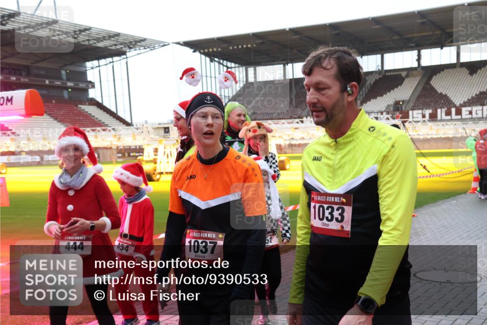 07.12.2025 - St. Pauli X-Mass-Run No. 15 Luisa Fischer http://msf.ph/oto/9390533 07.12.2025 12:15:35 Ziel 444, 454, 15, 1037, 51, 1, 1033, 3142, 3178, 3712 meine-sportfotos.de