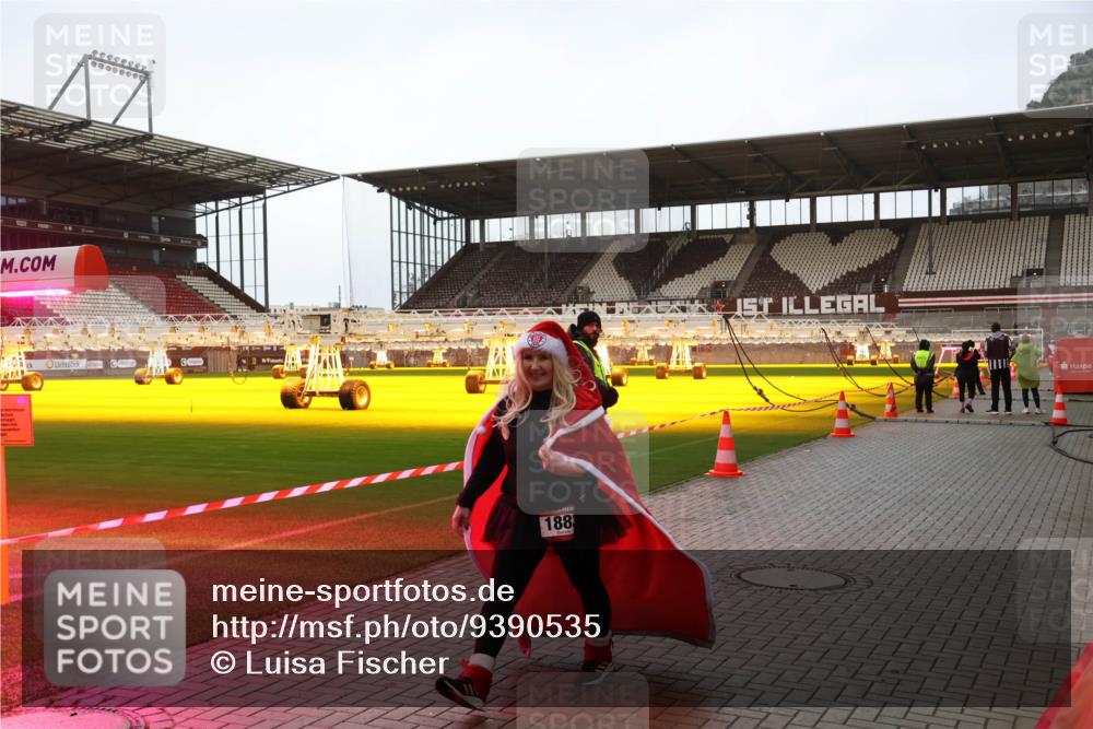 07.12.2025 - St. Pauli X-Mass-Run No. 15 Luisa Fischer http://msf.ph/oto/9390535 07.12.2025 12:17:13 Ziel 188, 1883, 4325 meine-sportfotos.de