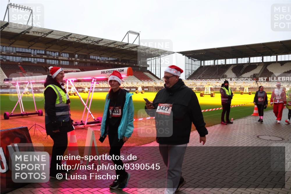 07.12.2025 - St. Pauli X-Mass-Run No. 15 Luisa Fischer http://msf.ph/oto/9390545 07.12.2025 12:18:21 Ziel 3433, 3427, 1452, 4325, 3866, 3868, 4014, 4015 meine-sportfotos.de