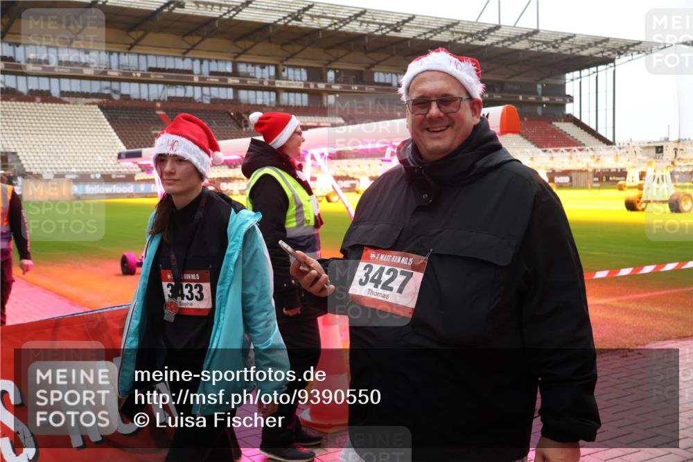 07.12.2025 - St. Pauli X-Mass-Run No. 15 Luisa Fischer http://msf.ph/oto/9390550 07.12.2025 12:18:22 Ziel 15, 3, 433, 15, 3427, 3866, 3868, 4014, 4015 meine-sportfotos.de