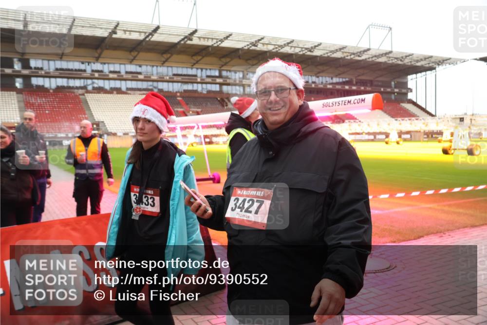 07.12.2025 - St. Pauli X-Mass-Run No. 15 Luisa Fischer http://msf.ph/oto/9390552 07.12.2025 12:18:22 Ziel 3, 33, 15, 3427, 3866, 3868, 4014, 4015 meine-sportfotos.de