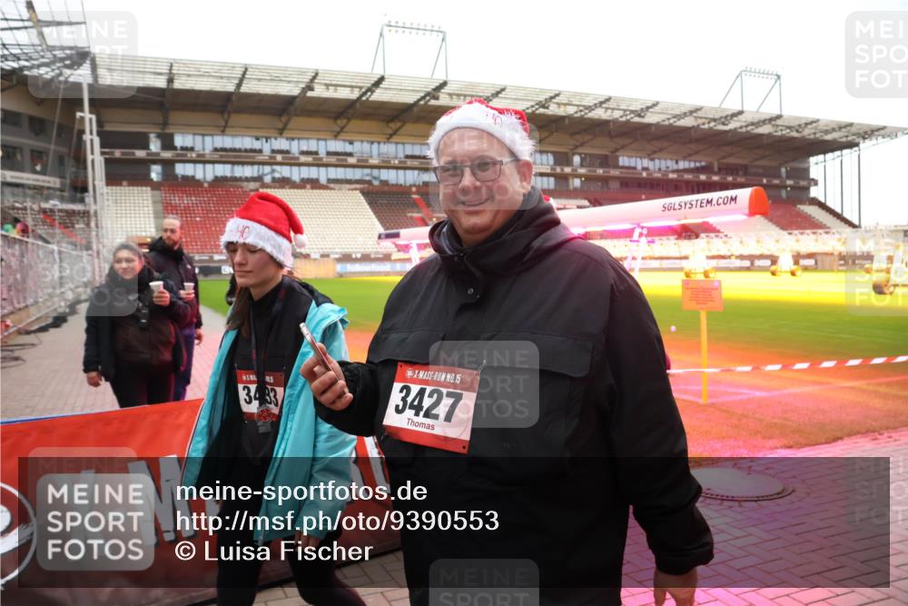 07.12.2025 - St. Pauli X-Mass-Run No. 15 Luisa Fischer http://msf.ph/oto/9390553 07.12.2025 12:18:22 Ziel 34, 33, 15, 3427, 3866, 3868, 4014, 4015 meine-sportfotos.de