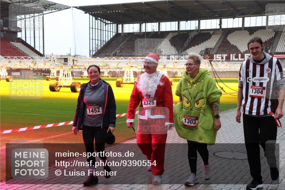 07.12.2025 - St. Pauli X-Mass-Run No. 15 Luisa Fischer http://msf.ph/oto/9390554 07.12.2025 12:18:25 Ziel 5, 1452, 5, 4325, 1303, 1304, 3866, 3868, 4014, 4015 meine-sportfotos.de