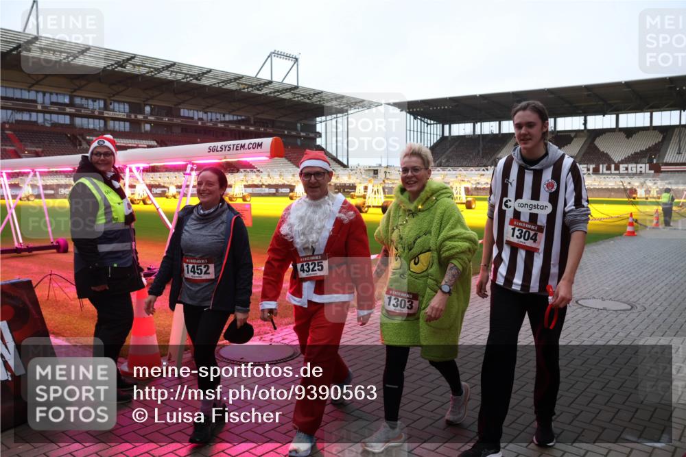 07.12.2025 - St. Pauli X-Mass-Run No. 15 Luisa Fischer http://msf.ph/oto/9390563 07.12.2025 12:18:27 Ziel 63, 1, 1452, 4325, 1303, 1, 1304, 3866, 3868, 4014, 4015 meine-sportfotos.de