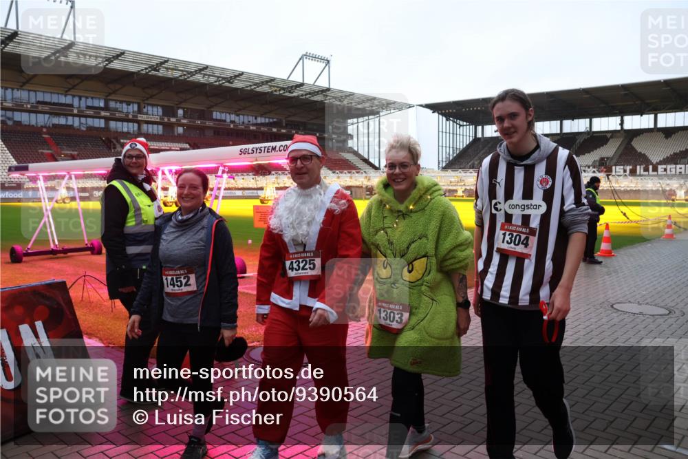 07.12.2025 - St. Pauli X-Mass-Run No. 15 Luisa Fischer http://msf.ph/oto/9390564 07.12.2025 12:18:27 Ziel 63, 5, 1452, 15, 4325, 15, 1303, 15, 1304, 3866, 3868, 4014, 4015 meine-sportfotos.de