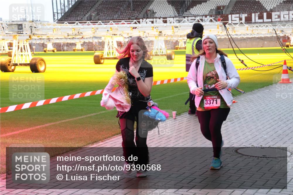 07.12.2025 - St. Pauli X-Mass-Run No. 15 Luisa Fischer http://msf.ph/oto/9390568 07.12.2025 12:19:25 Ziel 15, 3371, 1259, 2093, 2309, 3371, 3373 meine-sportfotos.de