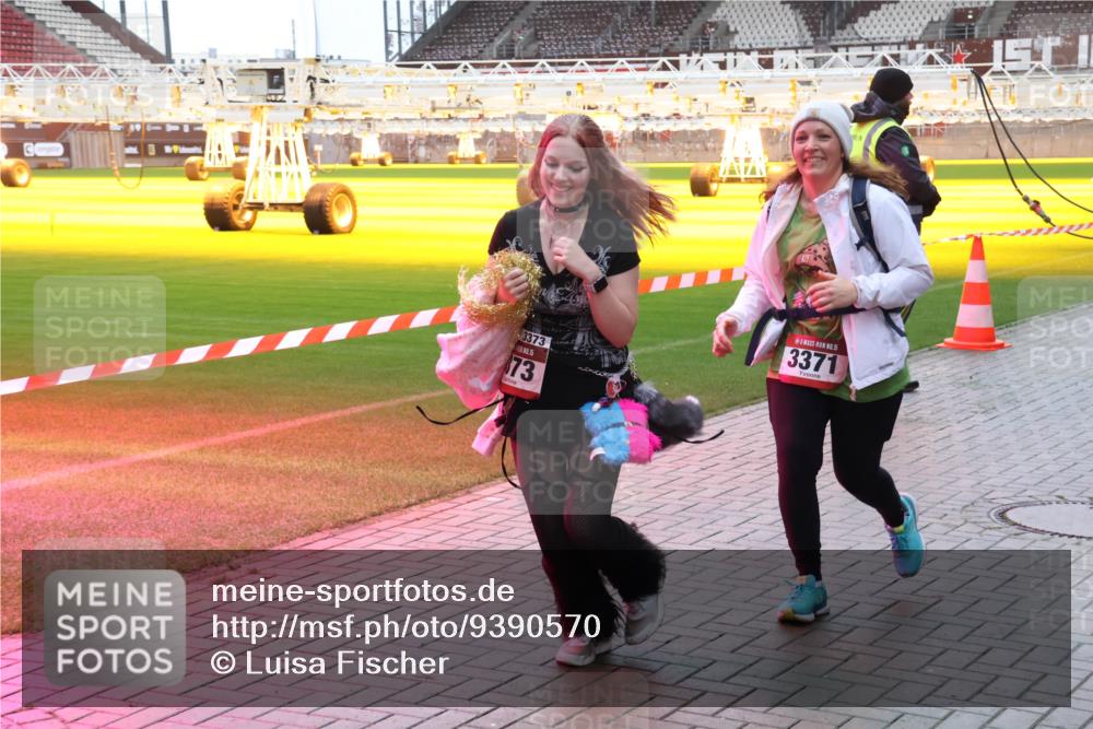 07.12.2025 - St. Pauli X-Mass-Run No. 15 Luisa Fischer http://msf.ph/oto/9390570 07.12.2025 12:19:26 Ziel 3373, 5, 73, 15, 3371, 1259, 2093, 2309, 3371, 3373 meine-sportfotos.de