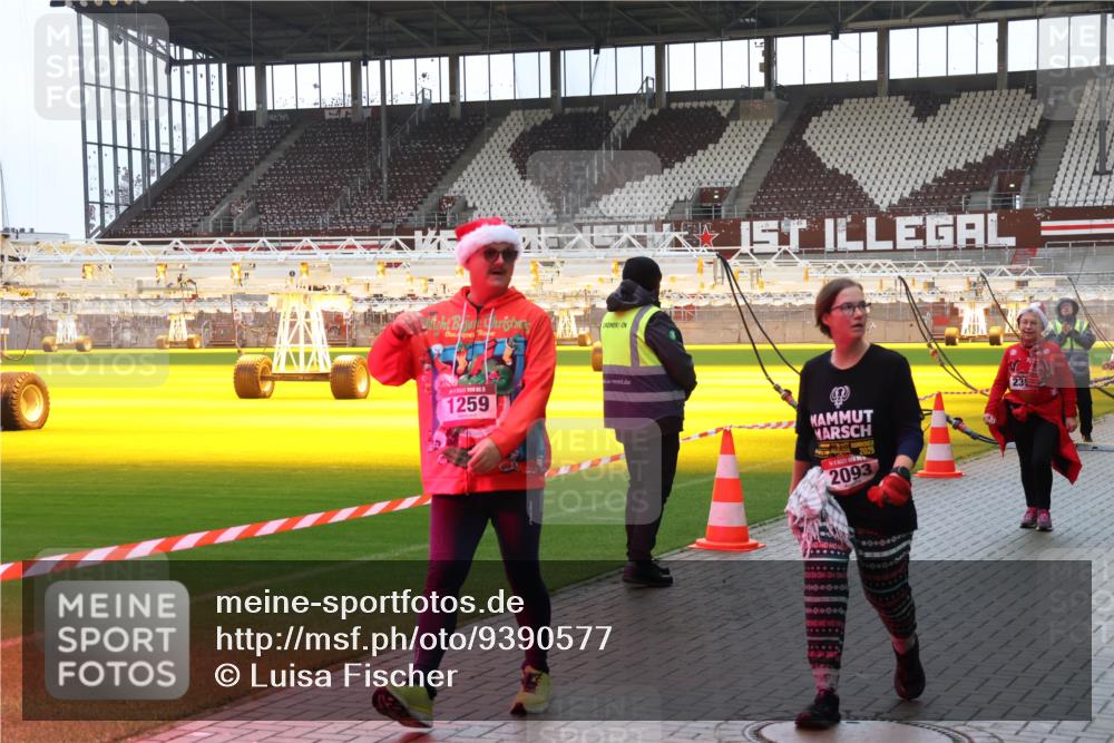 07.12.2025 - St. Pauli X-Mass-Run No. 15 Luisa Fischer http://msf.ph/oto/9390577 07.12.2025 12:19:53 Ziel 1259, 2025, 2093, 236, 1259, 2093, 2309 meine-sportfotos.de