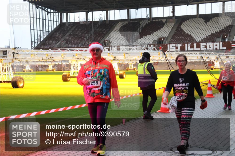 07.12.2025 - St. Pauli X-Mass-Run No. 15 Luisa Fischer http://msf.ph/oto/9390579 07.12.2025 12:19:54 Ziel 259, 2093, 230, 1259, 2093, 2309 meine-sportfotos.de