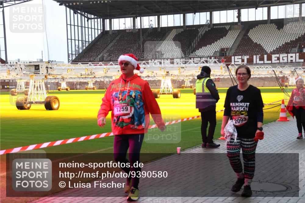 07.12.2025 - St. Pauli X-Mass-Run No. 15 Luisa Fischer http://msf.ph/oto/9390580 07.12.2025 12:19:54 Ziel 1259, 1, 25, 2093, 230, 1259, 2093, 2309 meine-sportfotos.de