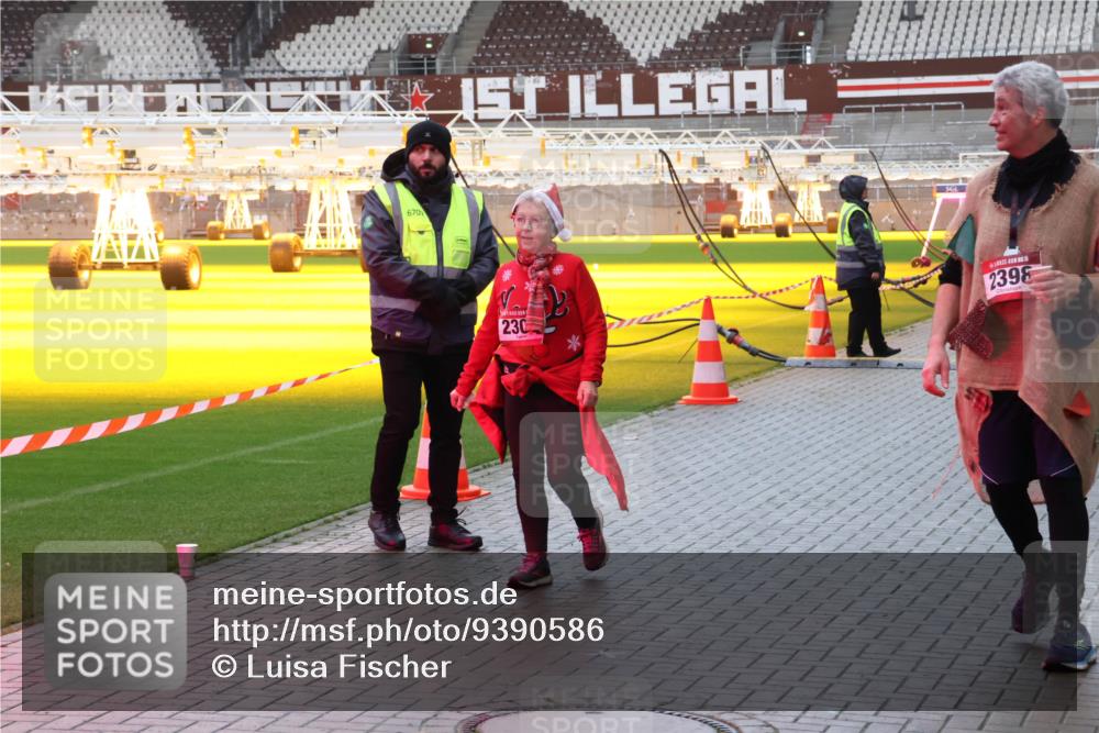 07.12.2025 - St. Pauli X-Mass-Run No. 15 Luisa Fischer http://msf.ph/oto/9390586 07.12.2025 12:19:56 Ziel 670, 1, 230, 2398, 1259, 2093, 2309 meine-sportfotos.de