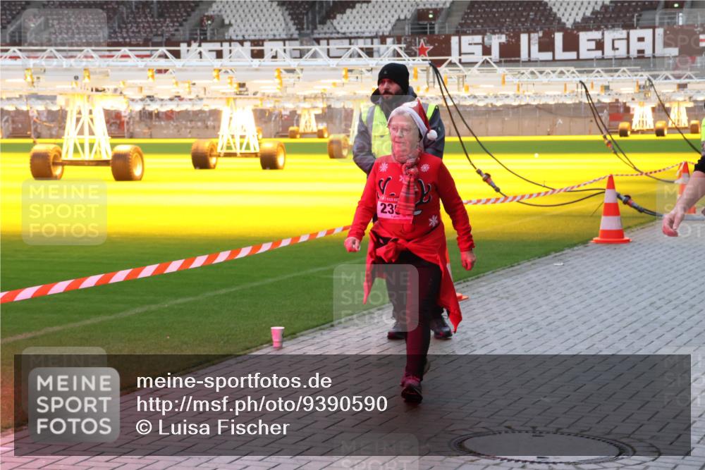 07.12.2025 - St. Pauli X-Mass-Run No. 15 Luisa Fischer http://msf.ph/oto/9390590 07.12.2025 12:19:57 Ziel 6709, 23, 1, 1259, 2093, 2309 meine-sportfotos.de