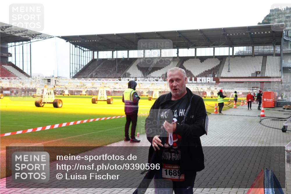 07.12.2025 - St. Pauli X-Mass-Run No. 15 Luisa Fischer http://msf.ph/oto/9390596 07.12.2025 10:56:35 Ziel 15, 1689, 951, 955, 1790, 1793, 2170, 2485, 4063, 4146, 4493 meine-sportfotos.de