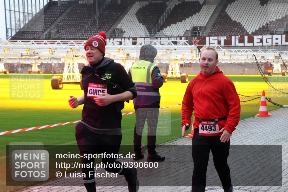 07.12.2025 - St. Pauli X-Mass-Run No. 15 Luisa Fischer http://msf.ph/oto/9390600 07.12.2025 10:56:45 Ziel 15, 15, 4493, 236, 248, 759, 951, 955, 1790, 1793, 2170, 2485, 4063, 4146, 4493 meine-sportfotos.de