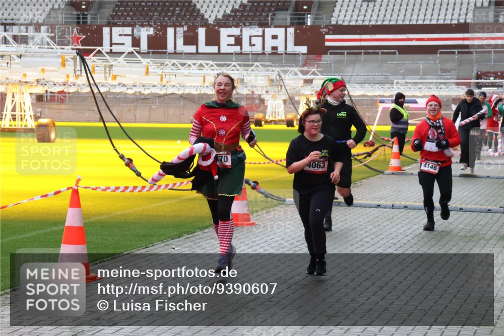 07.12.2025 - St. Pauli X-Mass-Run No. 15 Luisa Fischer http://msf.ph/oto/9390607 07.12.2025 10:56:49 Ziel xxxx6, 70, 4063, 1790, 236, 248, 759, 951, 955, 1790, 1793, 2170, 4063, 4146, 4493 meine-sportfotos.de