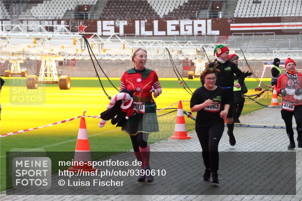 07.12.2025 - St. Pauli X-Mass-Run No. 15 Luisa Fischer http://msf.ph/oto/9390610 07.12.2025 10:56:50 Ziel 1, 170, 4063, 4146, 236, 248, 759, 951, 955, 1790, 1793, 2170, 4063, 4146, 4493 meine-sportfotos.de