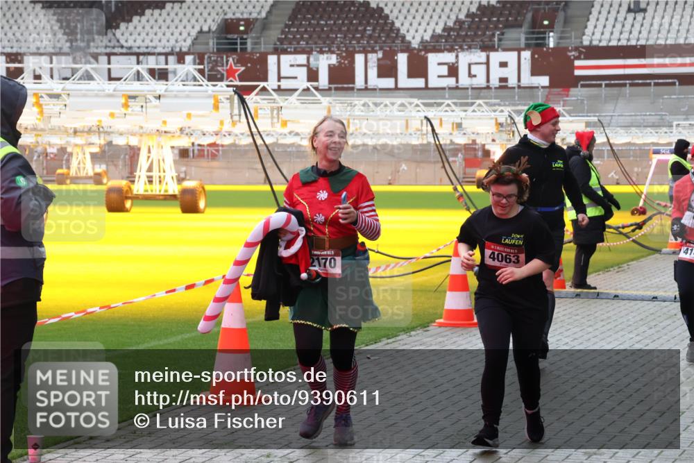 07.12.2025 - St. Pauli X-Mass-Run No. 15 Luisa Fischer http://msf.ph/oto/9390611 07.12.2025 10:56:50 Ziel 2170, 15, 4063, 41, 236, 248, 759, 951, 955, 1790, 1793, 2170, 4063, 4146, 4493 meine-sportfotos.de