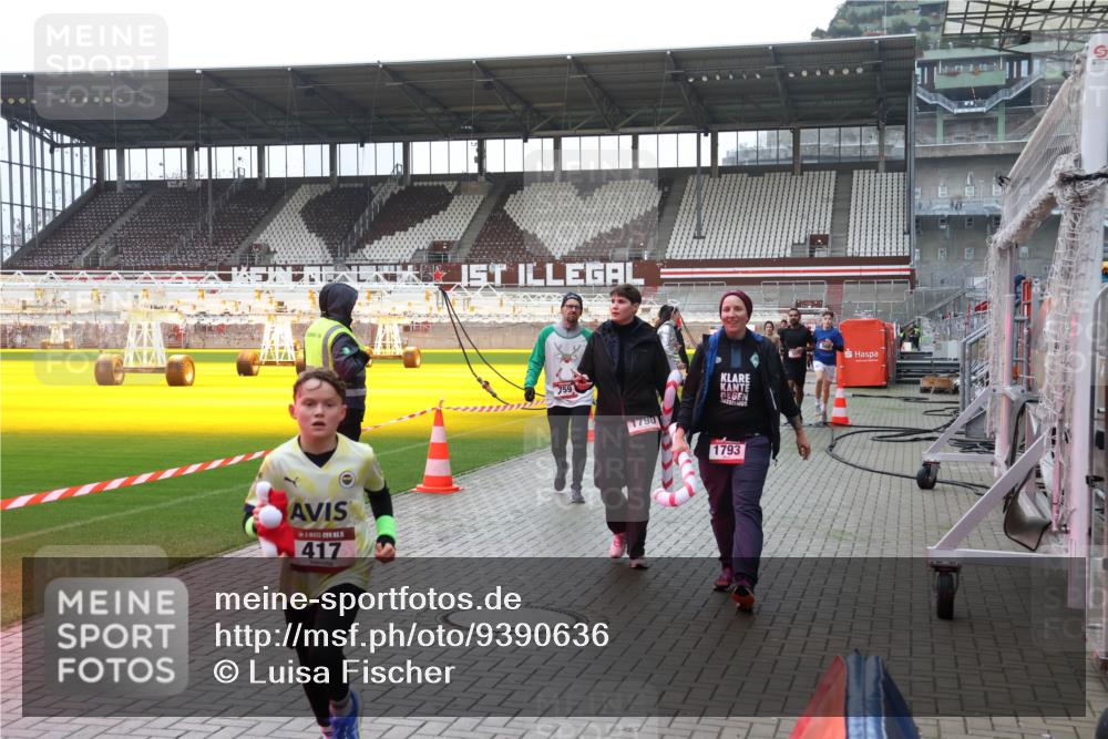 07.12.2025 - St. Pauli X-Mass-Run No. 15 Luisa Fischer http://msf.ph/oto/9390636 07.12.2025 10:57:04 Ziel 5, 417, 759, 1790, 1793, 55, 236, 248, 417, 555, 566, 568, 759, 763, 951, 955, 1203, 1790, 1793, 2170, 2538, 2542, 2664, 3275, 4063, 4146 meine-sportfotos.de