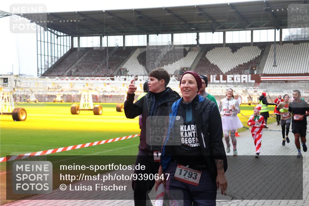 07.12.2025 - St. Pauli X-Mass-Run No. 15 Luisa Fischer http://msf.ph/oto/9390647 07.12.2025 10:57:07 Ziel 1793, 248, 55, 55, 236, 55, 236, 248, 417, 555, 566, 568, 759, 763, 951, 955, 1203, 1790, 1793, 2170, 2538, 2542, 2664, 3275, 4063, 4146, 4799 meine-sportfotos.de
