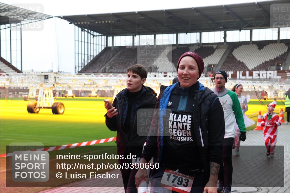 07.12.2025 - St. Pauli X-Mass-Run No. 15 Luisa Fischer http://msf.ph/oto/9390650 07.12.2025 10:57:08 Ziel 15, 1793, 55, 236, 248, 417, 555, 566, 568, 759, 763, 951, 955, 1203, 1790, 1793, 2170, 2538, 2542, 2664, 3275, 4063, 4146, 4799 meine-sportfotos.de