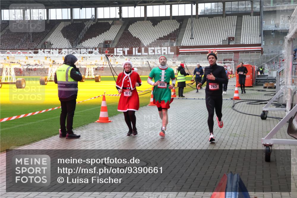 07.12.2025 - St. Pauli X-Mass-Run No. 15 Luisa Fischer http://msf.ph/oto/9390661 07.12.2025 10:57:15 Ziel 951, 955, 763, 55, 236, 248, 417, 555, 566, 568, 759, 763, 1203, 2170, 2538, 2542, 2664, 3275, 4063, 4146, 4799 meine-sportfotos.de