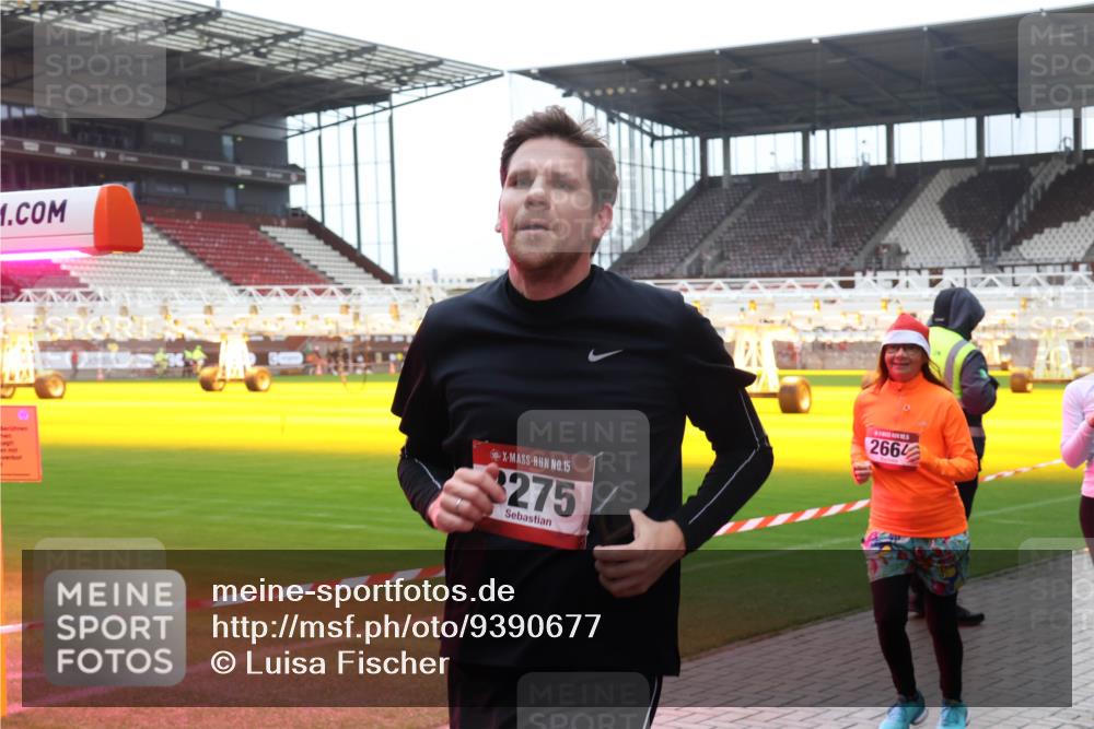 07.12.2025 - St. Pauli X-Mass-Run No. 15 Luisa Fischer http://msf.ph/oto/9390677 07.12.2025 10:57:25 Ziel 15, 3275, 2664, 55, 236, 248, 280, 417, 555, 566, 568, 759, 763, 773, 1097, 1099, 1203, 1387, 2538, 2542, 2664, 2665, 3064, 3067, 3275, 4799 meine-sportfotos.de