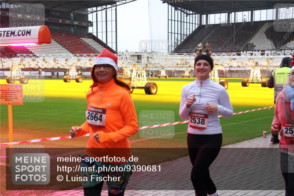 07.12.2025 - St. Pauli X-Mass-Run No. 15 Luisa Fischer http://msf.ph/oto/9390681 07.12.2025 10:57:27 Ziel 2664, 1, 5, 2538, 25, 55, 130, 236, 248, 251, 280, 417, 555, 566, 568, 759, 763, 773, 1097, 1099, 1203, 1387, 2538, 2542, 2664, 2665, 3064, 3067, 3275, 4799 meine-sportfotos.de
