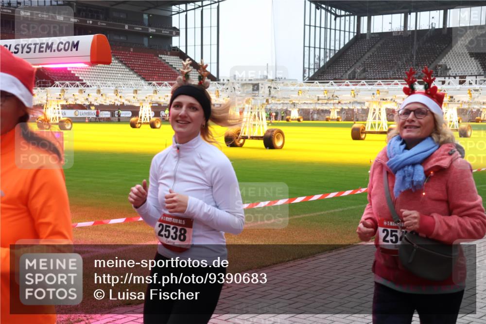07.12.2025 - St. Pauli X-Mass-Run No. 15 Luisa Fischer http://msf.ph/oto/9390683 07.12.2025 10:57:27 Ziel 2538, 252, 55, 130, 236, 248, 251, 280, 417, 555, 566, 568, 759, 763, 773, 1097, 1099, 1203, 1387, 2538, 2542, 2664, 2665, 3064, 3067, 3275, 4799 meine-sportfotos.de