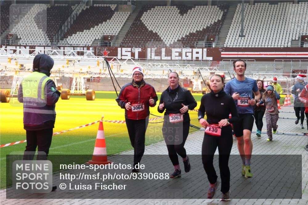 07.12.2025 - St. Pauli X-Mass-Run No. 15 Luisa Fischer http://msf.ph/oto/9390688 07.12.2025 10:57:45 Ziel 3064, 3067, 130, 994, 2297, 130, 251, 280, 324, 566, 568, 763, 773, 994, 1097, 1099, 1203, 1213, 1387, 2290, 2296, 2297, 2298, 2664, 2665, 3064, 3067, 3275, 4799 meine-sportfotos.de