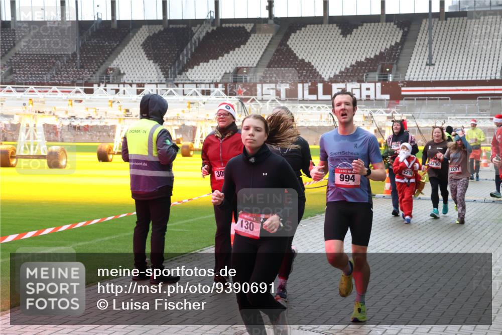 07.12.2025 - St. Pauli X-Mass-Run No. 15 Luisa Fischer http://msf.ph/oto/9390691 07.12.2025 10:57:46 Ziel 30, 15, 130, 20, 2296, 994, 2298, 2290, 2297, 130, 251, 280, 324, 566, 568, 763, 773, 994, 1097, 1099, 1203, 1213, 1387, 2290, 2296, 2297, 2298, 2664, 2665, 3064, 3067, 3275, 4799 meine-sportfotos.de