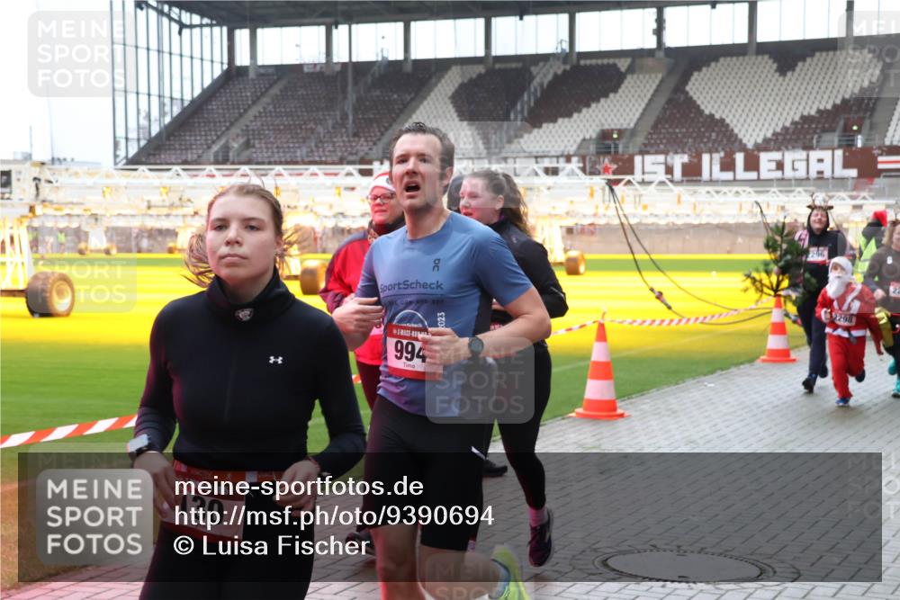 07.12.2025 - St. Pauli X-Mass-Run No. 15 Luisa Fischer http://msf.ph/oto/9390694 07.12.2025 10:57:47 Ziel 994, 15, 130, 246, 2298, 130, 251, 280, 324, 566, 763, 773, 994, 1097, 1099, 1203, 1213, 1387, 2290, 2296, 2297, 2298, 2664, 2665, 3064, 3067, 3275, 4799 meine-sportfotos.de