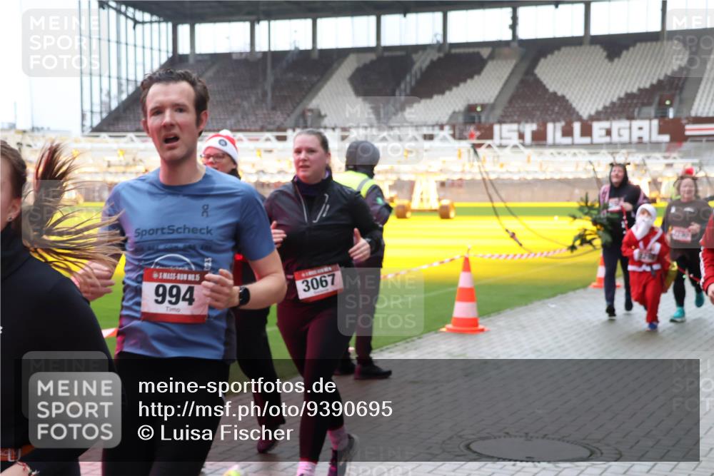 07.12.2025 - St. Pauli X-Mass-Run No. 15 Luisa Fischer http://msf.ph/oto/9390695 07.12.2025 10:57:47 Ziel 5, 994, 3067, 130, 251, 280, 324, 566, 763, 773, 994, 1097, 1099, 1203, 1213, 1387, 2290, 2296, 2297, 2298, 2664, 2665, 3064, 3067, 3275, 4799 meine-sportfotos.de