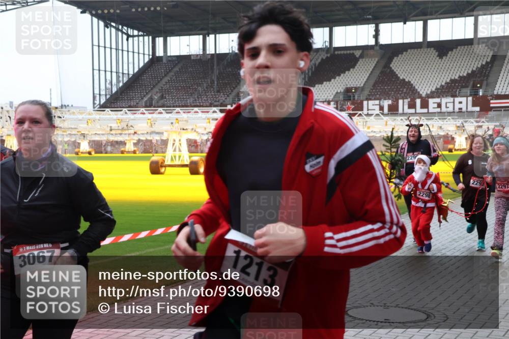 07.12.2025 - St. Pauli X-Mass-Run No. 15 Luisa Fischer http://msf.ph/oto/9390698 07.12.2025 10:57:48 Ziel 3067, 1213, 229, 2298, 229, 2297, 130, 251, 280, 324, 566, 763, 773, 994, 1097, 1099, 1203, 1213, 1387, 2290, 2296, 2297, 2298, 2665, 3064, 3067, 3275, 4799 meine-sportfotos.de