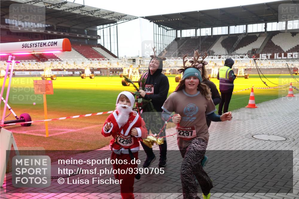 07.12.2025 - St. Pauli X-Mass-Run No. 15 Luisa Fischer http://msf.ph/oto/9390705 07.12.2025 10:57:51 Ziel 2298, 296, 15, 2297, 130, 251, 280, 324, 566, 763, 773, 994, 1097, 1099, 1213, 1387, 2290, 2296, 2297, 2298, 2665, 3064, 3067, 4799 meine-sportfotos.de
