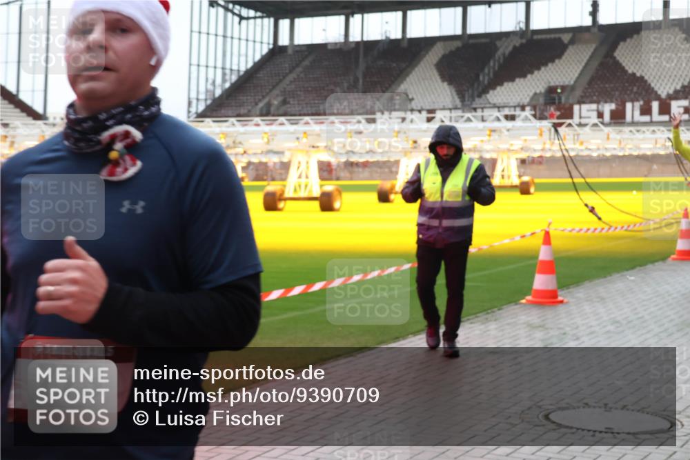 07.12.2025 - St. Pauli X-Mass-Run No. 15 Luisa Fischer http://msf.ph/oto/9390709 07.12.2025 10:57:55 Ziel 773, 130, 170, 251, 280, 324, 773, 994, 1097, 1099, 1213, 1387, 1390, 2290, 2296, 2297, 2298, 2665, 3064, 3067 meine-sportfotos.de