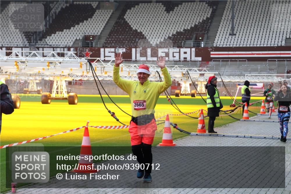 07.12.2025 - St. Pauli X-Mass-Run No. 15 Luisa Fischer http://msf.ph/oto/9390712 07.12.2025 10:57:57 Ziel 2665, 1387, 130, 170, 251, 280, 324, 773, 994, 1097, 1099, 1213, 1387, 1390, 2290, 2296, 2297, 2298, 2665, 3064, 3067 meine-sportfotos.de