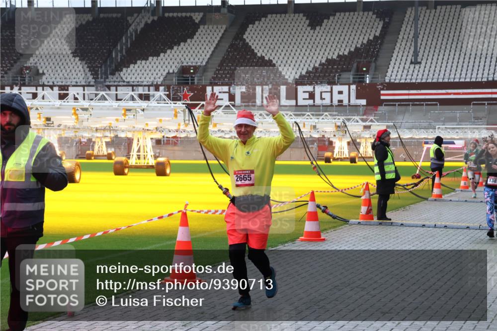 07.12.2025 - St. Pauli X-Mass-Run No. 15 Luisa Fischer http://msf.ph/oto/9390713 07.12.2025 10:57:57 Ziel 2665, 138, 130, 170, 251, 280, 324, 773, 994, 1097, 1099, 1213, 1387, 1390, 2290, 2296, 2297, 2298, 2665, 3064, 3067 meine-sportfotos.de