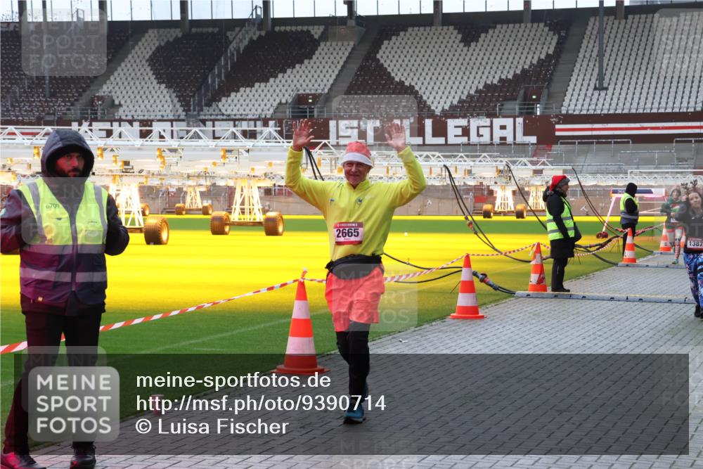 07.12.2025 - St. Pauli X-Mass-Run No. 15 Luisa Fischer http://msf.ph/oto/9390714 07.12.2025 10:57:57 Ziel 6709, 2665, 1387, 130, 170, 251, 280, 324, 773, 994, 1097, 1099, 1213, 1387, 1390, 2290, 2296, 2297, 2298, 2665, 3064, 3067 meine-sportfotos.de