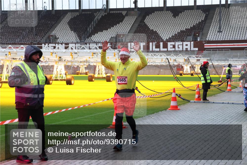 07.12.2025 - St. Pauli X-Mass-Run No. 15 Luisa Fischer http://msf.ph/oto/9390715 07.12.2025 10:57:58 Ziel 67, 2665, 130, 170, 251, 280, 324, 773, 994, 1097, 1099, 1213, 1387, 1390, 2290, 2296, 2297, 2298, 2665, 3064, 3067 meine-sportfotos.de